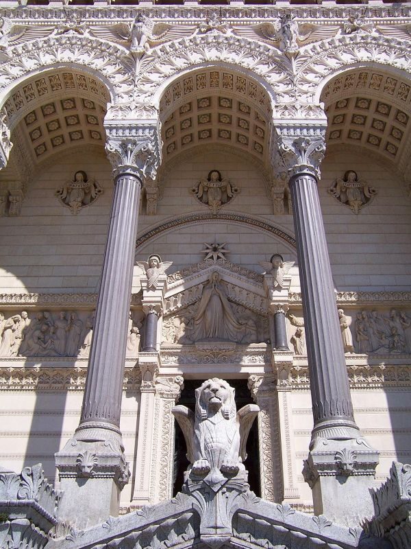https://www.wizengo.com/wp-content/uploads/2026/08/lyon-architecture-600x800.jpg