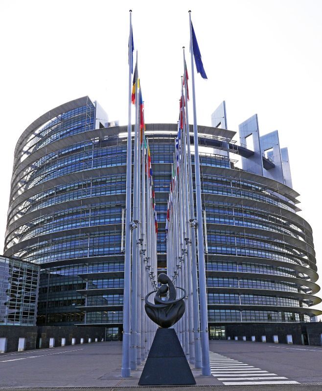 https://www.wizengo.com/wp-content/uploads/2026/08/strasbourg-parlement-europeen-658x800.jpg